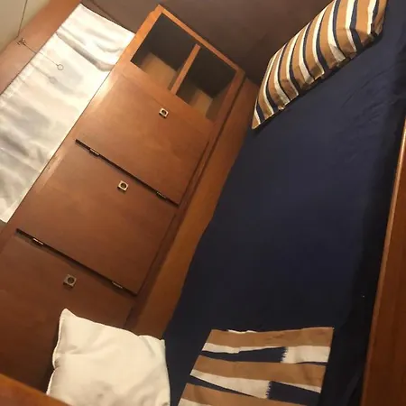 Sea Life Boat & Breakfast Lignano Hotel en barco Latisana
