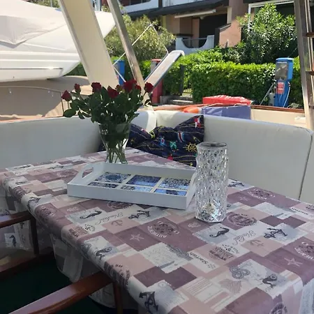 Sea Life Boat & Breakfast Lignano *