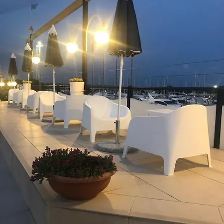 Sea Life Boat & Breakfast Lignano Hotel en barco