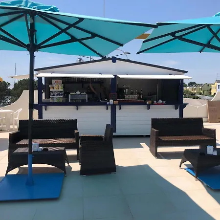 Sea Life Boat & Breakfast Lignano Botel *
